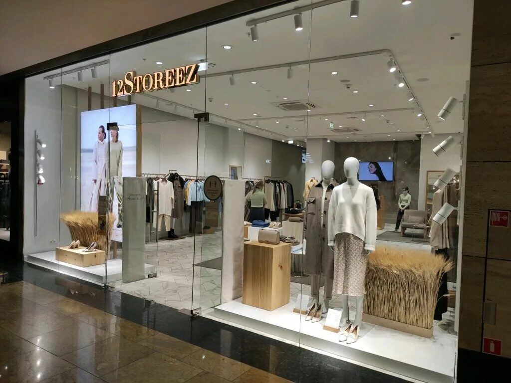 12 shopping. 12storeez Рочдельская. Шоурум 12 сториз. 12 Storeez интерьер магазинов. 12storeez магазин в Столешниковом.