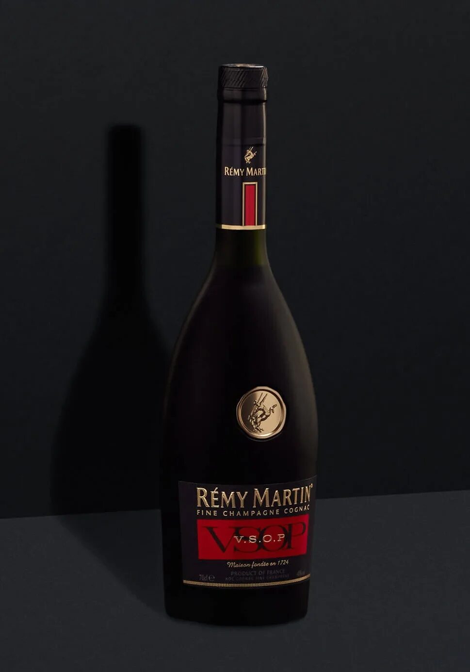 Remy martin champagne. Remy Martin 1724 коньяк. Реми Мартель VSOP. Реми Мартан ВСОП.