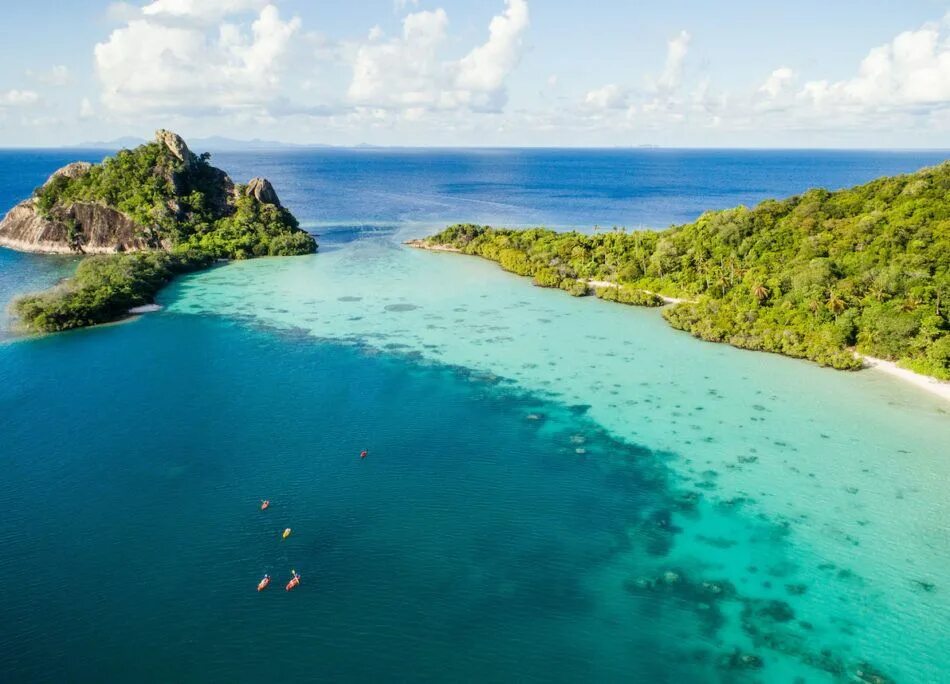 Ле-морн-брабан, остров маврикий. Побережье индийского океана. Страна расположенная на побережье индийского океана. Подводный водопад маврикий. Страна расположенная на побережье индийского океана.