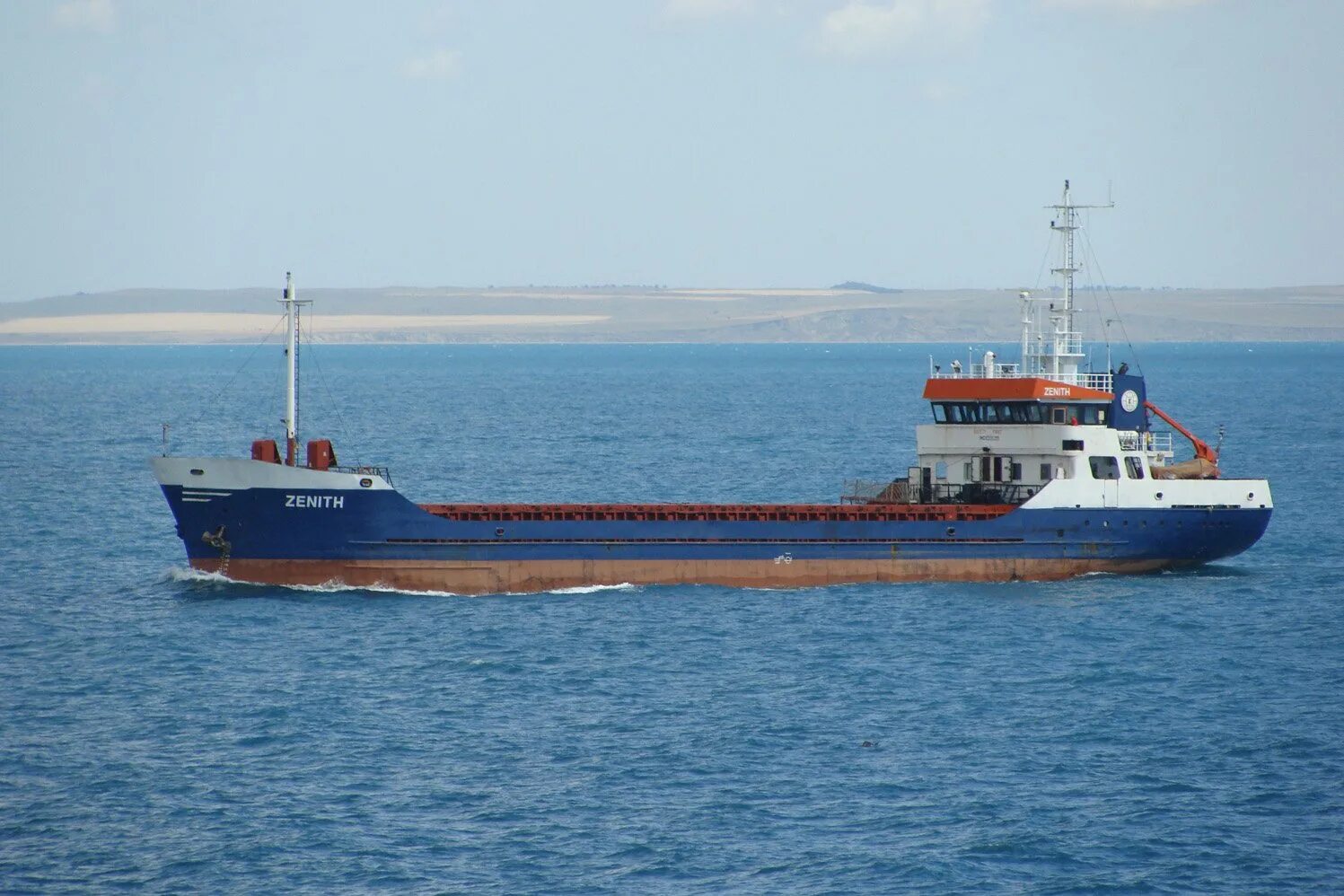 Самоходная баржа толкач. Сухогруз волго дон. Сухогрузы река-море. Судно типа река море. Атаман сухогруз.