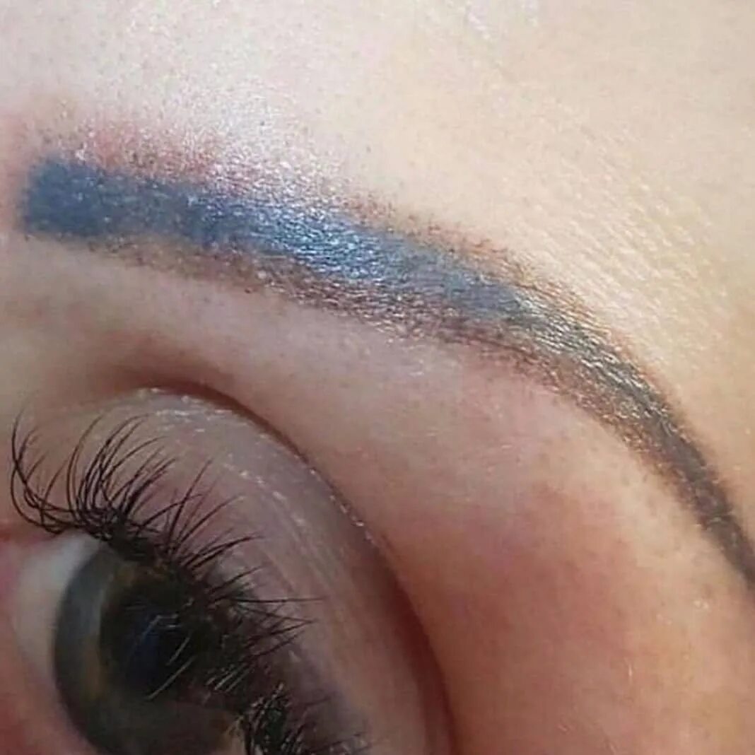 Перманентный макияж перекрытие старого татуажа. Синие брови татуаж. Старый татуаж бровей. Татуаж бровей на старый татуаж. Перекрытие старого татуажа.