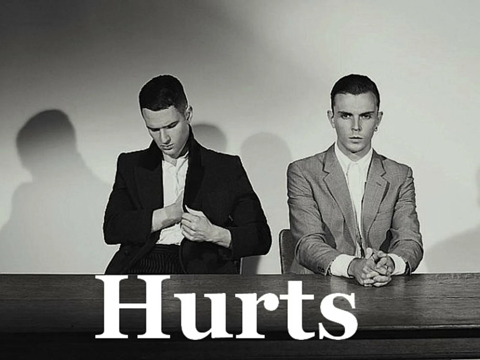 Hurts slow. Группа hurts. Hurts логотип группы. Hurts 2008. Hurts группа 2010.