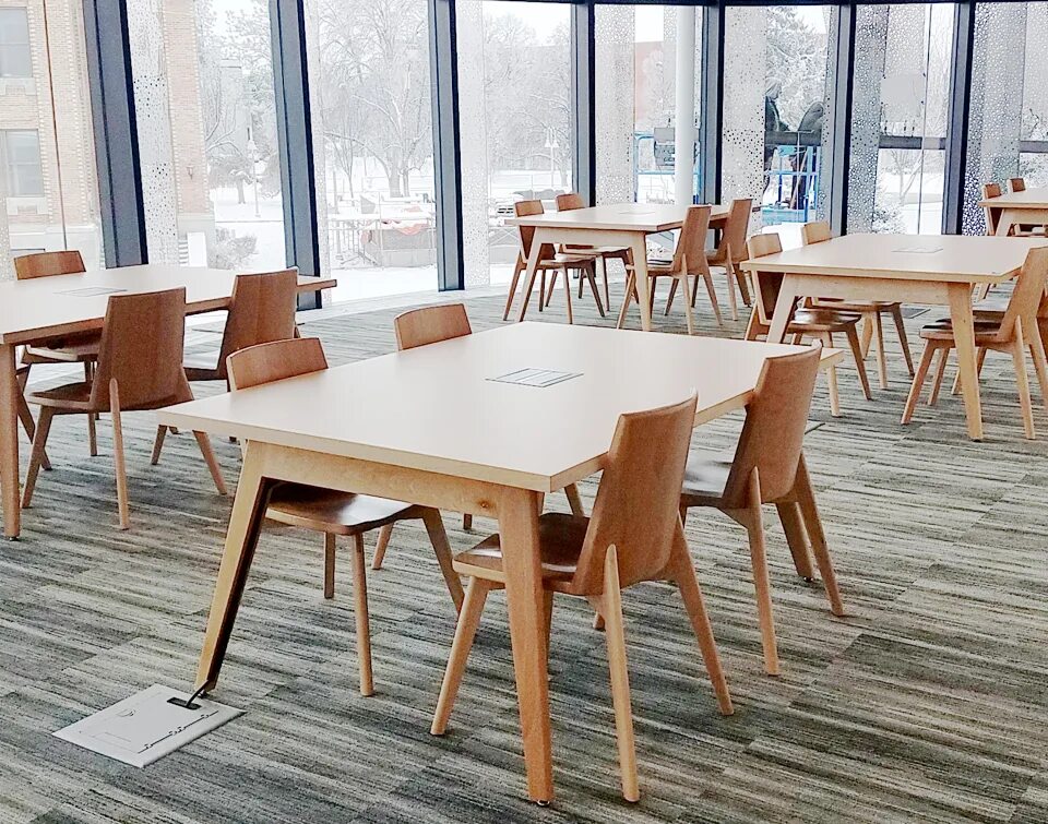 Library table. Table in the library.