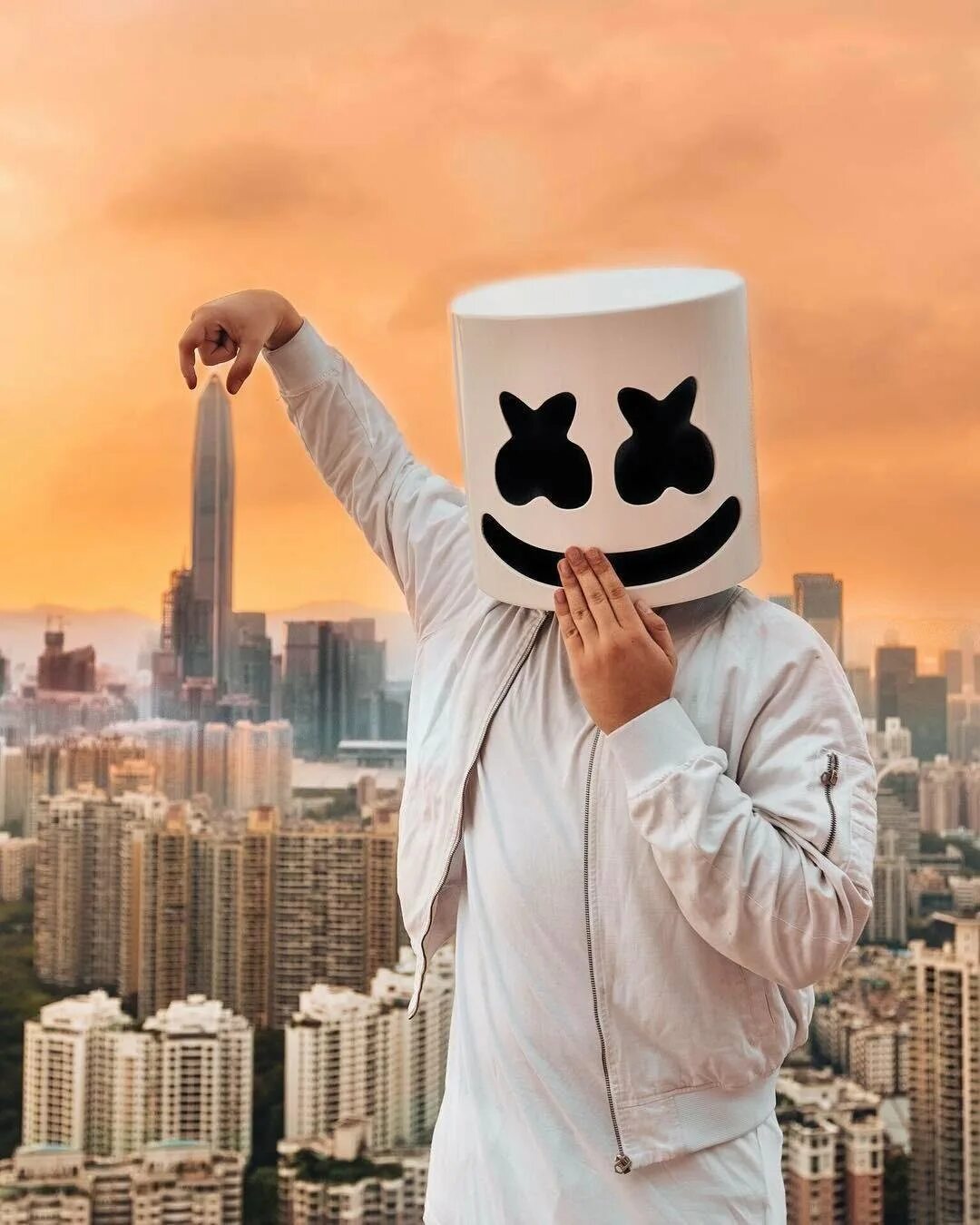 Мужчина в капюшоне. Чувак в маске. Эйден пирс в watch dogs. Крутые обои для мальчиков. Картинки для ватсапа пацанам.
