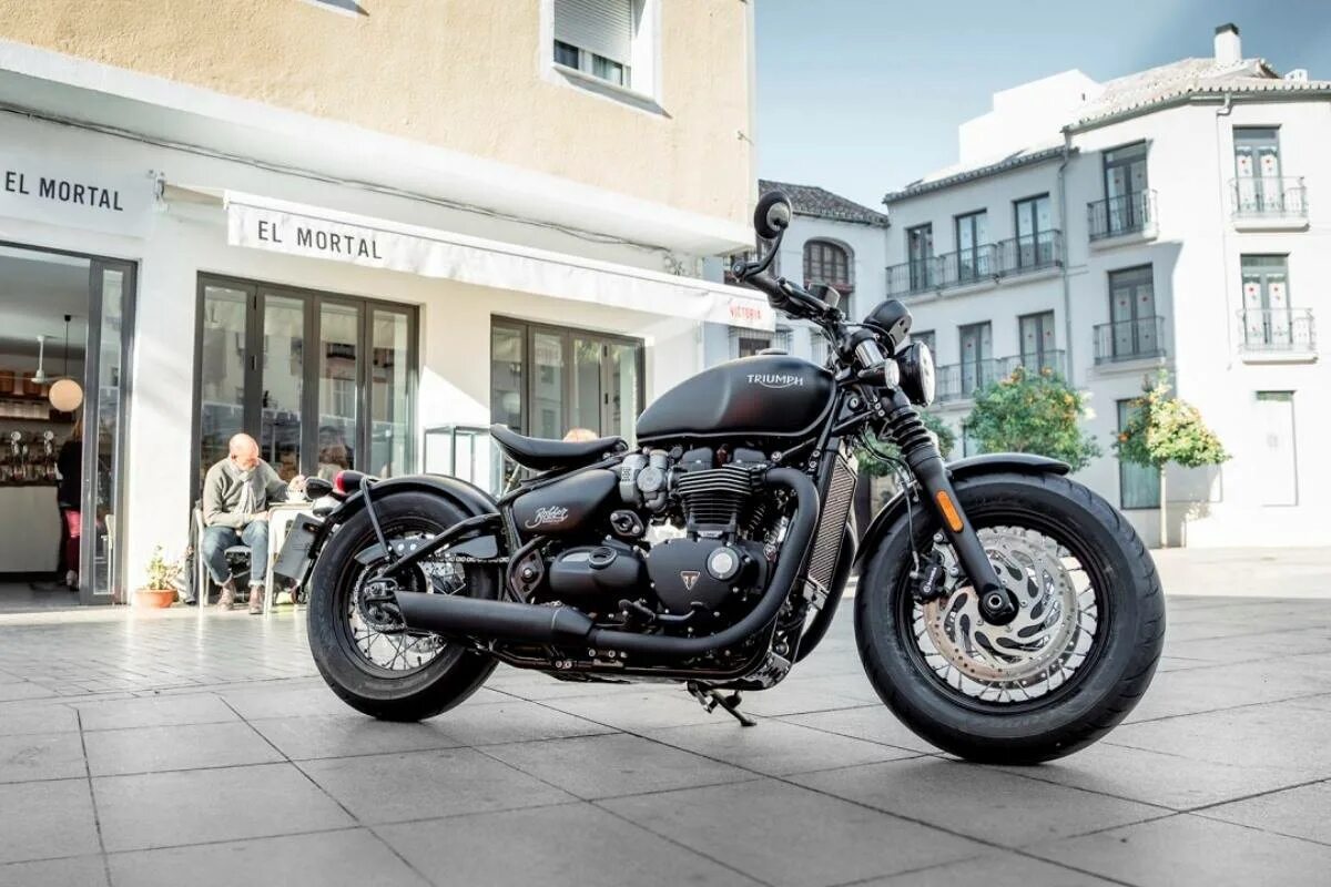 Триумф бобер. Мотоцикл доренко triumph bobber. триумф бонневиль боббер. мотоцикл triumph bonneville bobber. triumph bonneville bobber black.