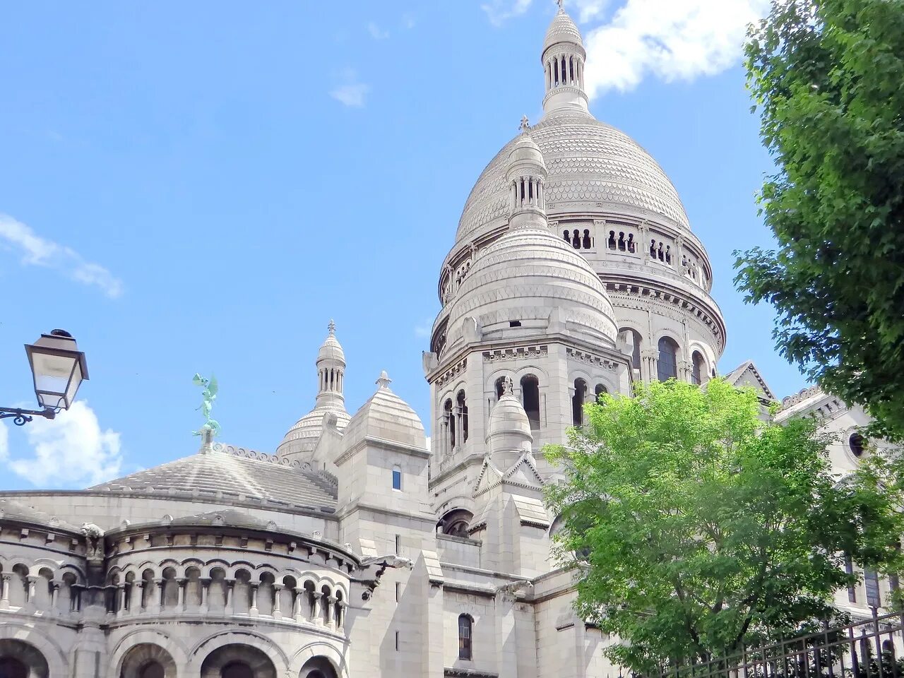 Montmartre strings