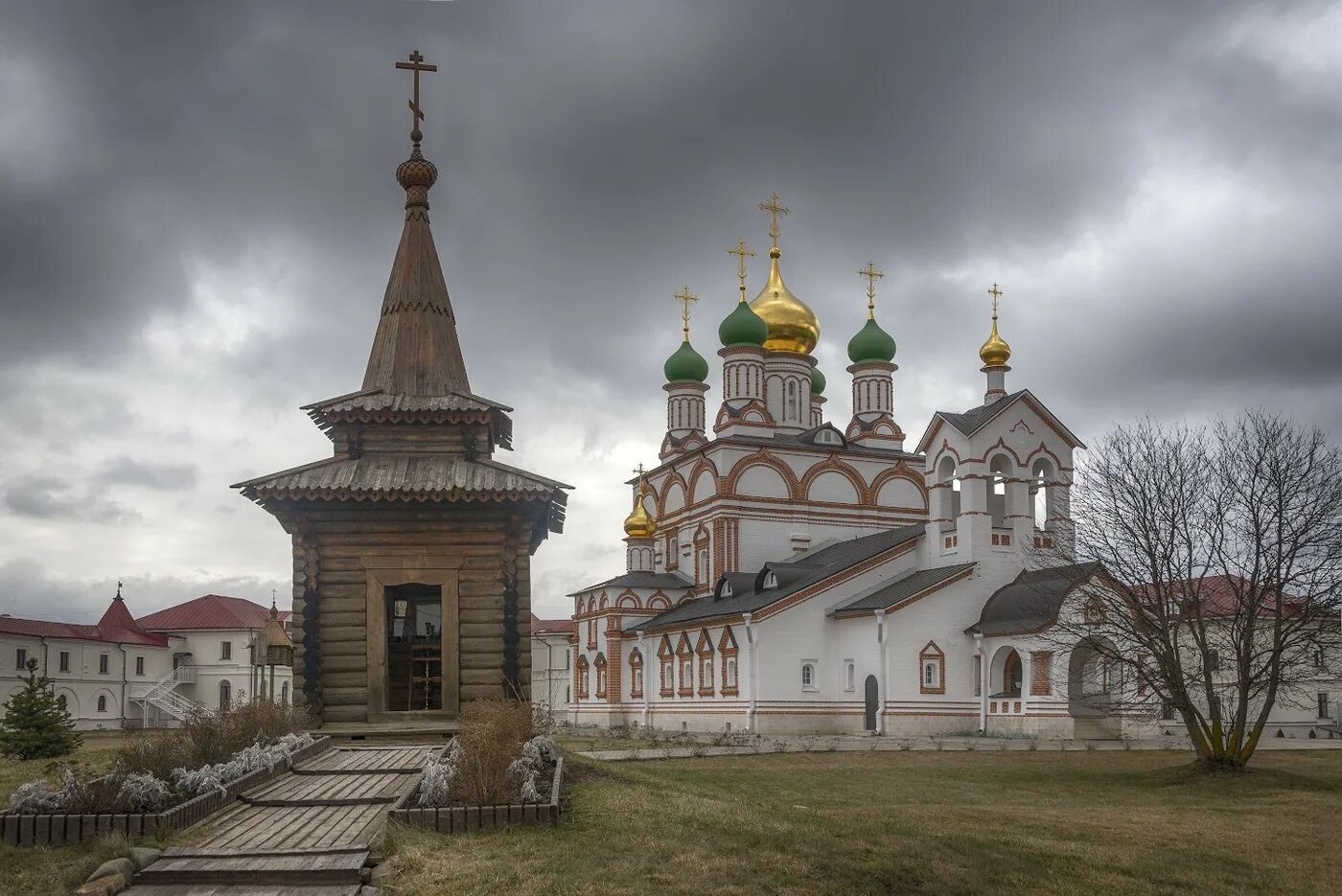 Монастырь фото. Троице-Сергиев Варницкий монастырь. Свято Троицкий Варницкий монастырь Ростов. Ростов Великий Троице-Сергиев Варницкий. Сергиево Троицкий Варницкий монастырь.