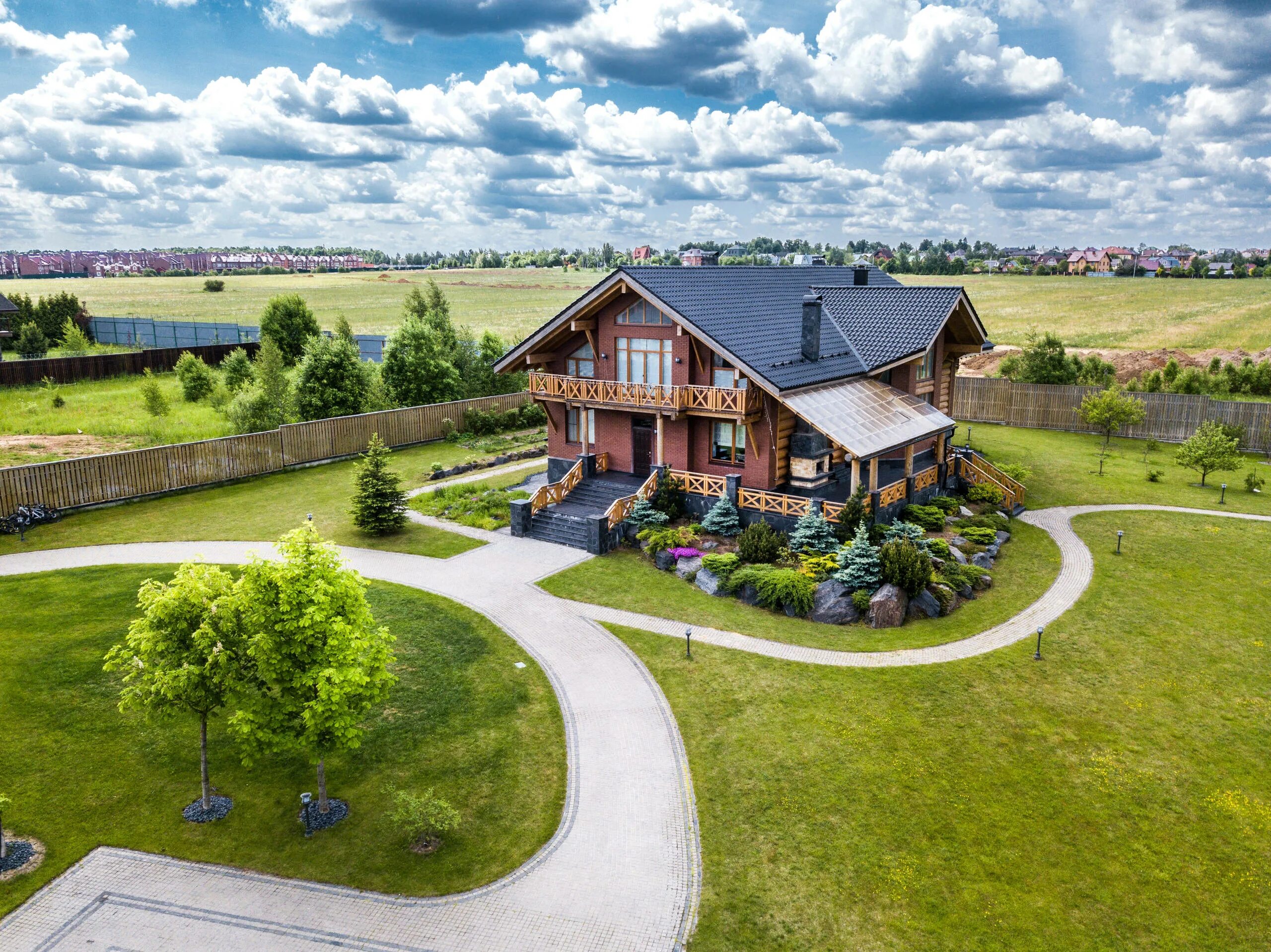 Беседка домик у озера. Загородная жизнь видео. Ирина белашева ландшафтные хитрости 2020. Загородная жизнь. Загородная жизнь.