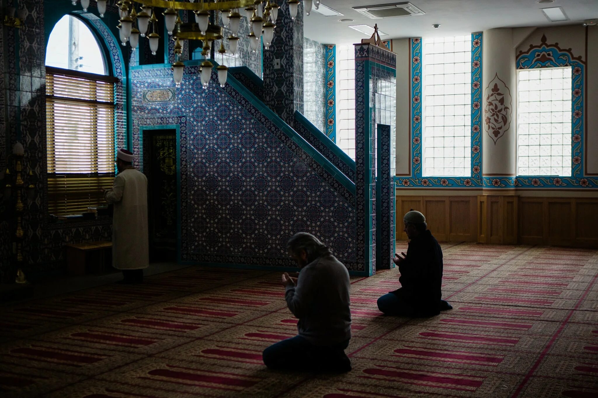 Намаз в мечети. Спящую мечеть. Спящую мечеть. Шавваль 2022 санкт-петербургская соборная мечеть. Спящую мечеть.