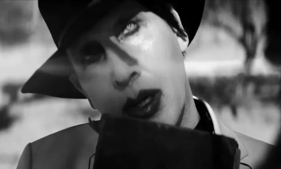 Marilyn manson 2004. Фото мэрилин на обложке журнала. Мэрилин монро пародия. Клип мэрилин. Мэрилин мэнсон.