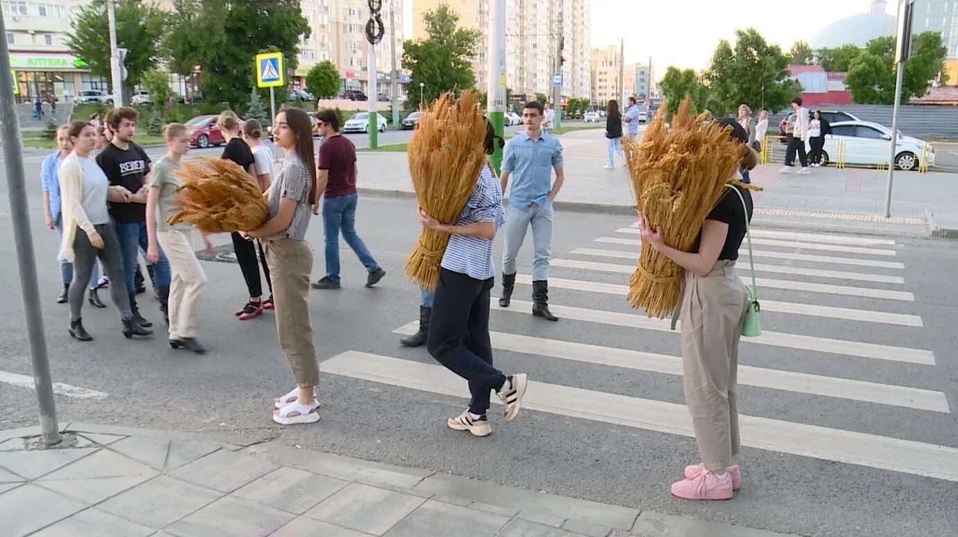 По словам кати репетиция прошла успешно. Смешная репетиция праздника. День города Пенза. Пенза день города шествие. Территория жизни сквер.