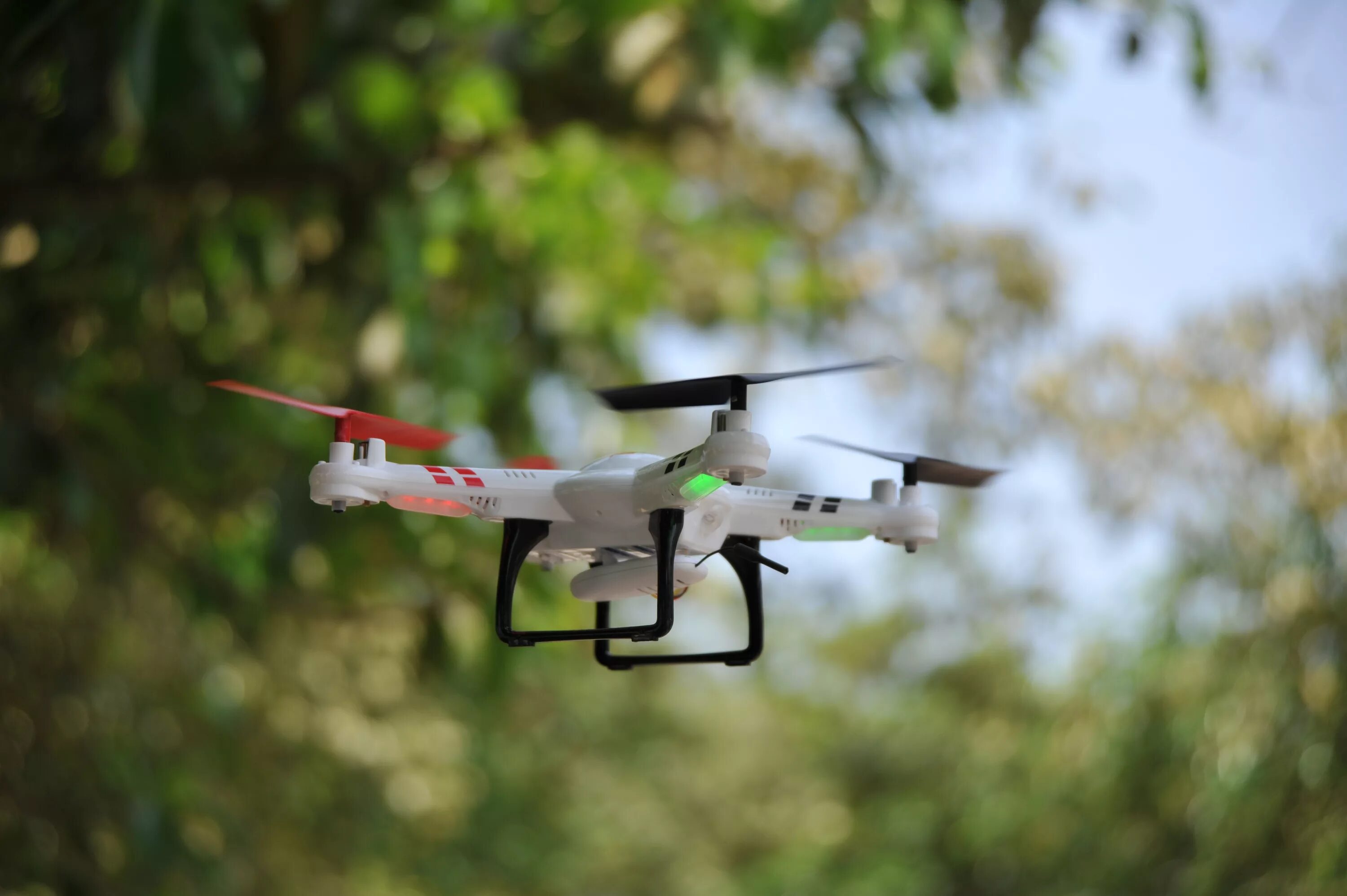 дальность дронов. Dji mini 3 pro дальность полета. гибридный грузовой дрон. квадрокоптер с большим радиусом в 10 км. дроны наблюдения: (foxtech hover 1).