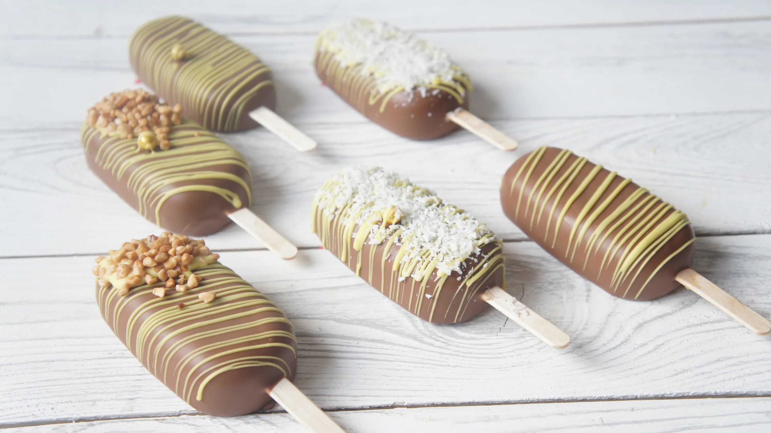 кейк попсы эскимо. эскимошки десерт на палочке. эскимо бисквит. пирожное кейк попс эскимо. пирожное картошка эскимо на палочке.