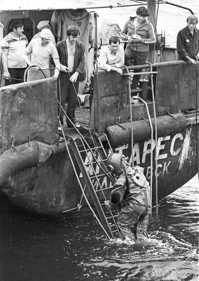 Теплоход адмирал нахимов катастрофа 1986. Адмирал нахимов пароход крушение. адмирал нахимов крушение 1986. трагедия теплохода адмирал нахимов 1986. теплоход адмирал нахимов катастрофа.