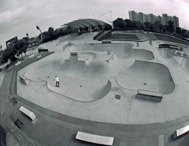 Самые большие скейт парке. Шанхай smp Skatepark. Smp Skatepark скейт парк. Скейтпарк smp в Шанхае Китай. Самый большой скейтпарк в мире.