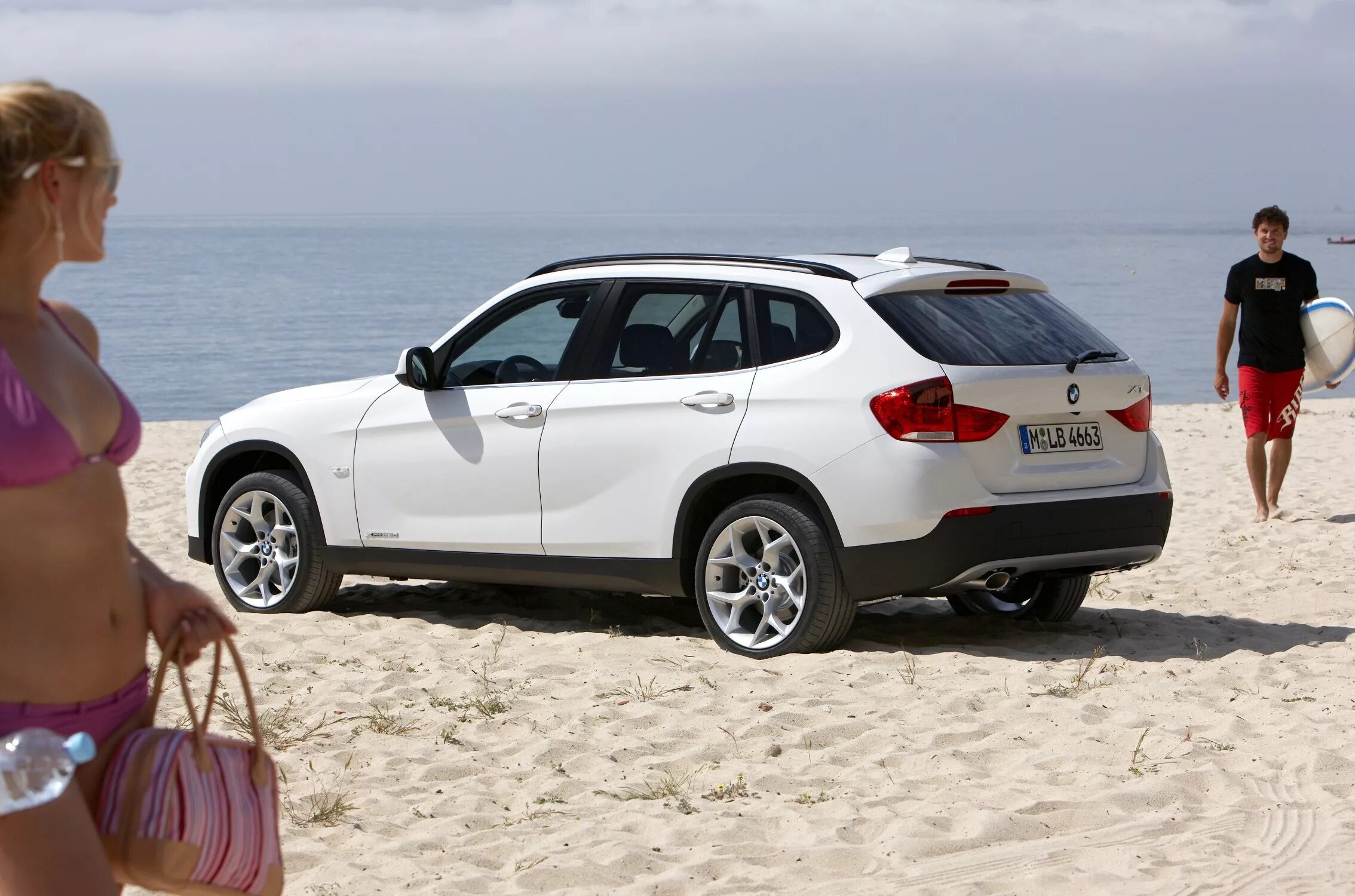 Сказать х 1. BMW x1. BMW x1 белая. X1 и 1 БМВ. BMW x1 2010.