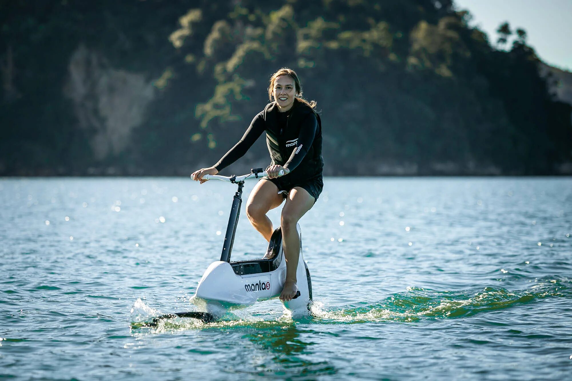 Water bike. Водный велосипед manta5. Manta5 Hydrofoiler. Manta5 – Водный электрический велосипед. Водный велосипед на подводных крыльях manta5.