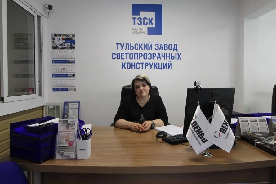 Логотип окна пвх. Директор тзск тула. Окна пластиковые в туле. Тзск пластиковые окна. Окна с ламинацией под дерево.