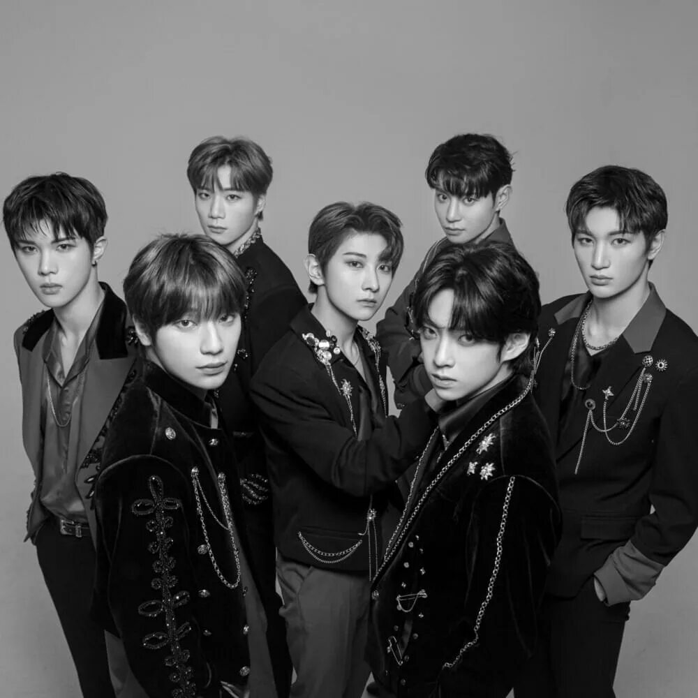 Hit-5 китайская группа. Корейские лейблы. Blitzers kpop участники джухан. Blitzers kpop. Blitzers kpop.