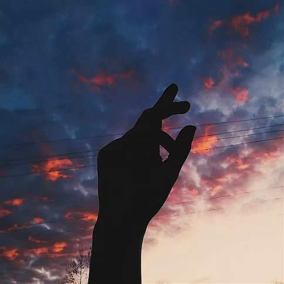 Девушка спит с парнями в ингушетии. Мама укладывает ребенка спать. Засыпай на руках у меня засыпай. Ребенок на руках. Ария на руках у меня засыпай.