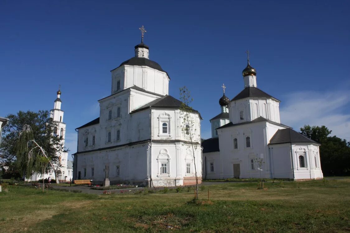 Рыльск рыльский монастырь. Рыльский Свято-Николаевский монастырь. Николаевский монастырь Рыльск. Рыльский монастырь Курская область. Рыльский Свято Никольский монастырь.