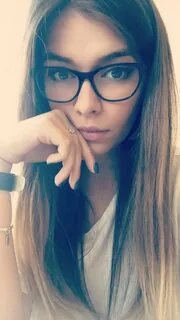 Девушка постоянно в сети