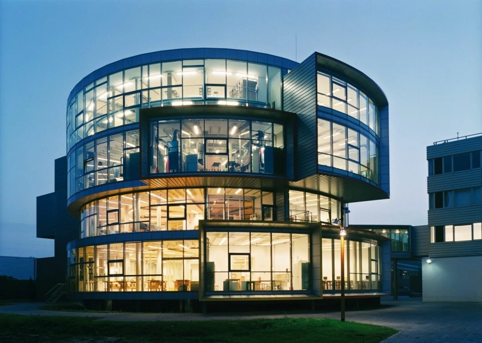 Round building. Bluebox Bochum архитектура здания. Circular Architecture. Round building photos in Black.