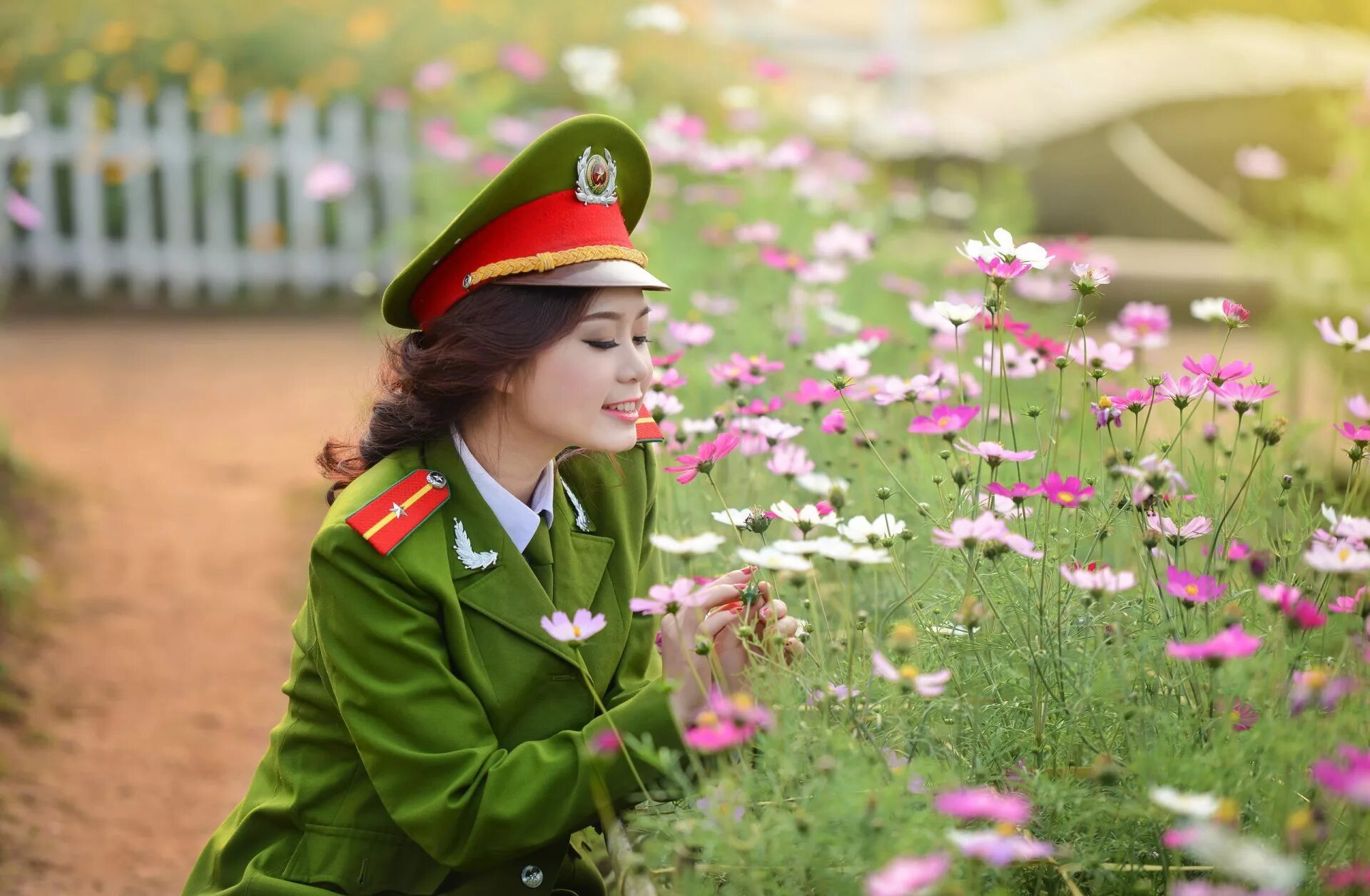 Картинки быть в форме. Девушки в военной форме. девочка в военной форме. фотосессия в военной форме. красивые девушки в военной форме.