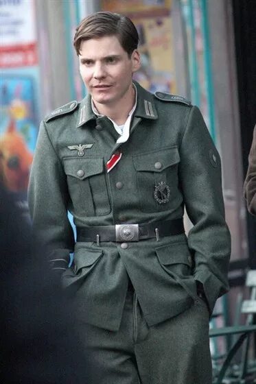 Бесславные ублюдки фредерик цоллер. Бесславные ублюдки фредерик цоллер. Даниэль брюль бесславные ублюдки. Фредерик цоллер снайпер. Рядовой фредерик цоллер.