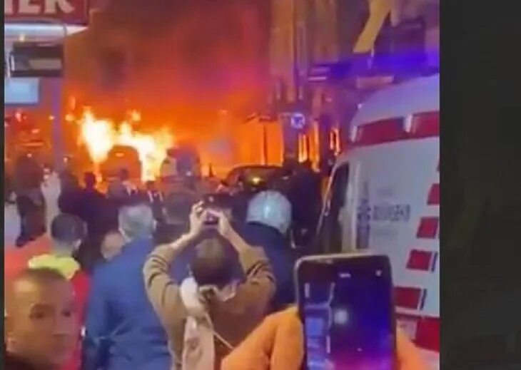 Сгорело 6 кг. Пожар в Стамбуле. В Стамбуле взорвалась машина. В Стамбуле загорелся. Пожары и взрывы.