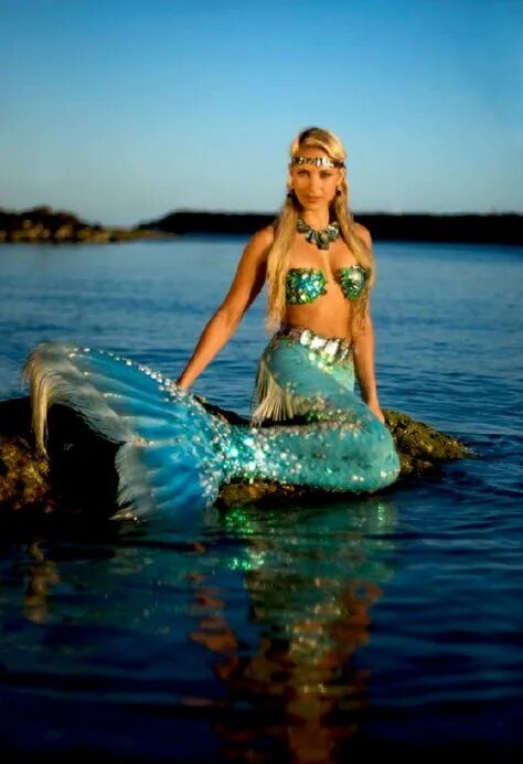 A_mermaid модель. Японский художник avogado6 депрессия. Ундина мифология. Русалки 6. Русалочка удильщик.