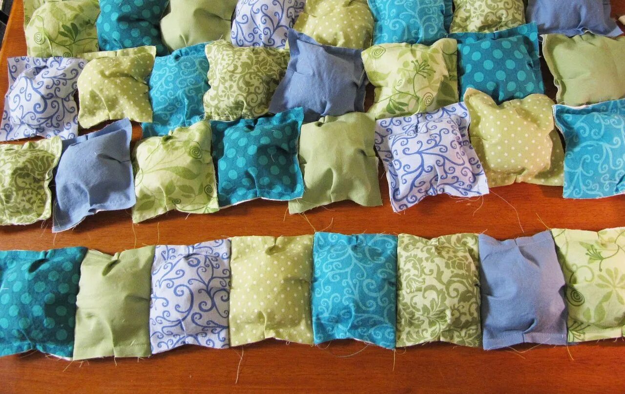 Рукоделие из лоскутков. Что можно сшить из остатков ткани. Изделия из остатков ткани. Что можно сшить из остатков ткани. Изделия из ткани своими руками.