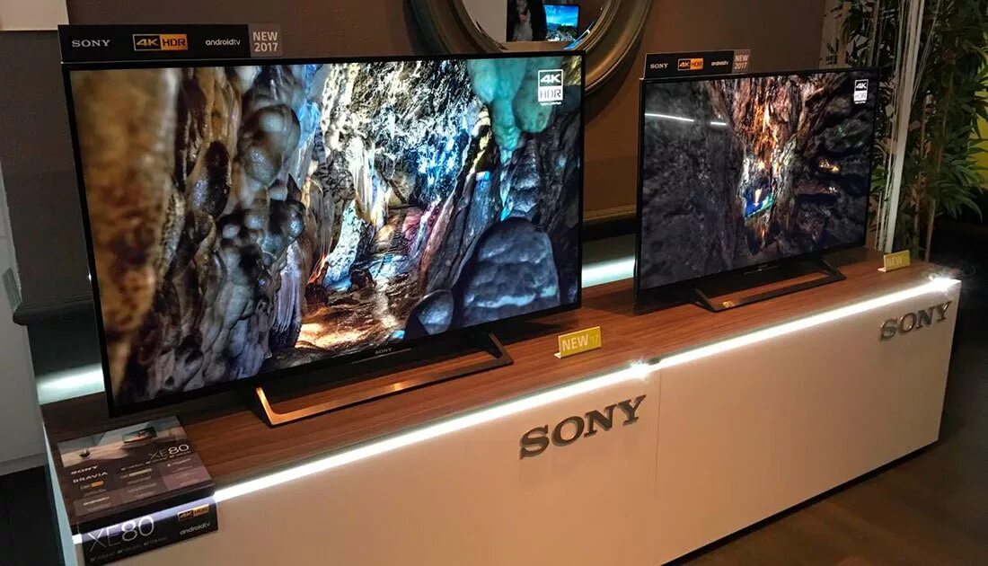 55 Vs 75 дюймов. Телевизор Sony KD-55xe8096. Телевизор 55 дюймов vs 65 дюймов. 65 Vs 75 дюймов. Диагональ 55 65