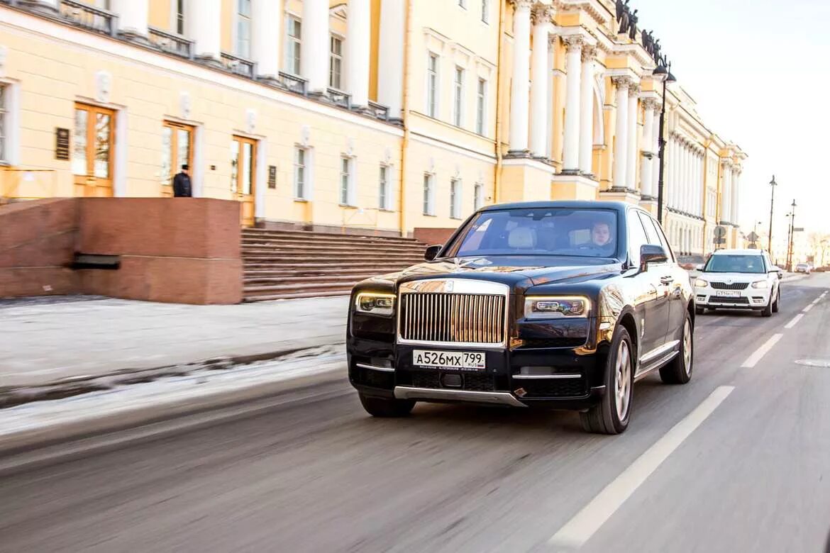 Роллс ройс драйв. Rolls-Royce тест-драйв. Rolls Royce последняя версия тест драйв. Роллс Ройс Ставрополь Пейсахов. Кремль фото Москва с Ролс Ройс.