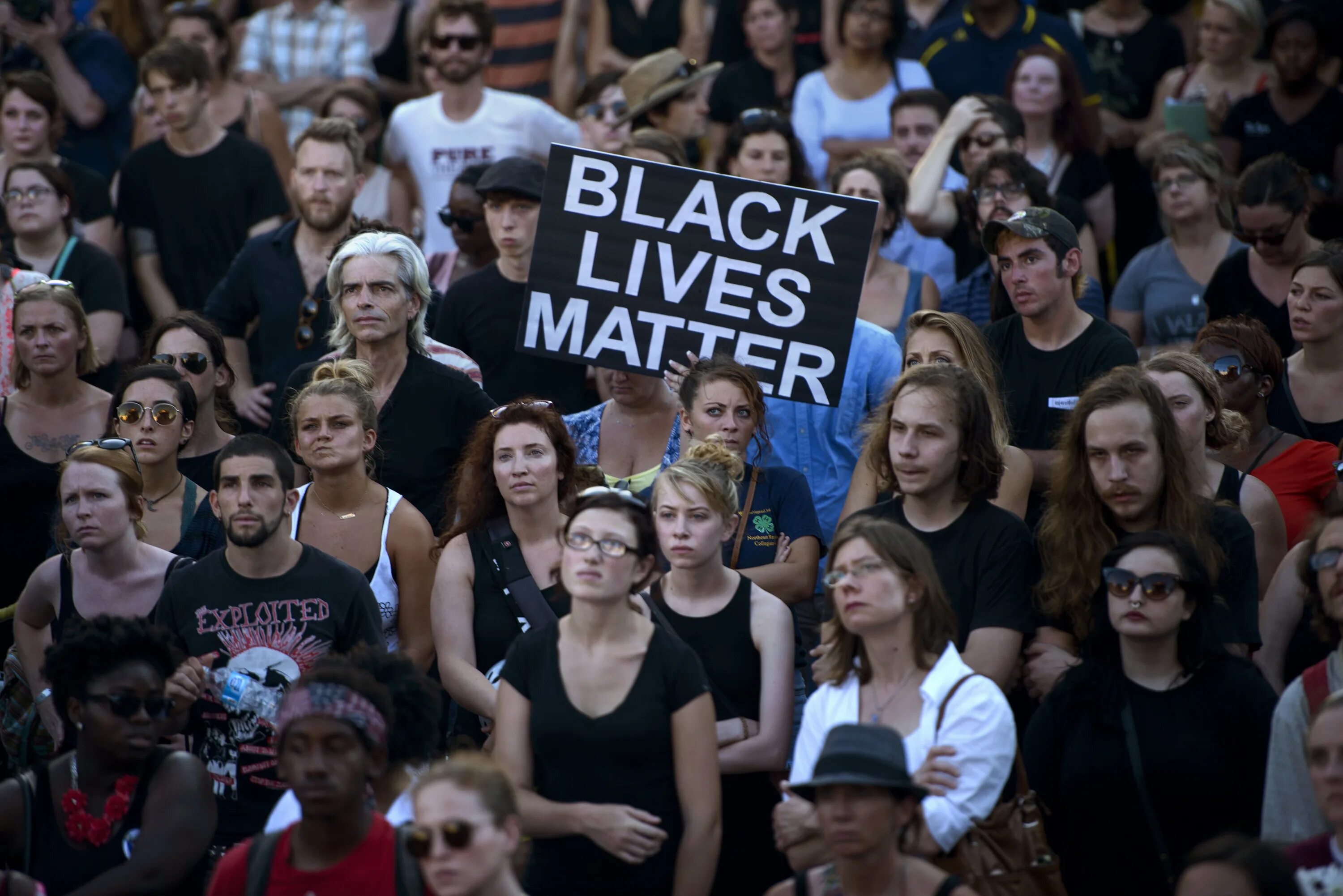 Белые люди США. Black Lives matter White Lives matter. Black vs White people. Культура белых американцев. Those people americans