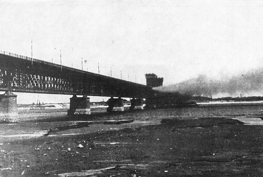 Взрыв моста. Взорванный мост партизанами великой отечественной войны. 1943 мост днепропетровск. Подрыв моста. Крымский мост 8 октября 2022.