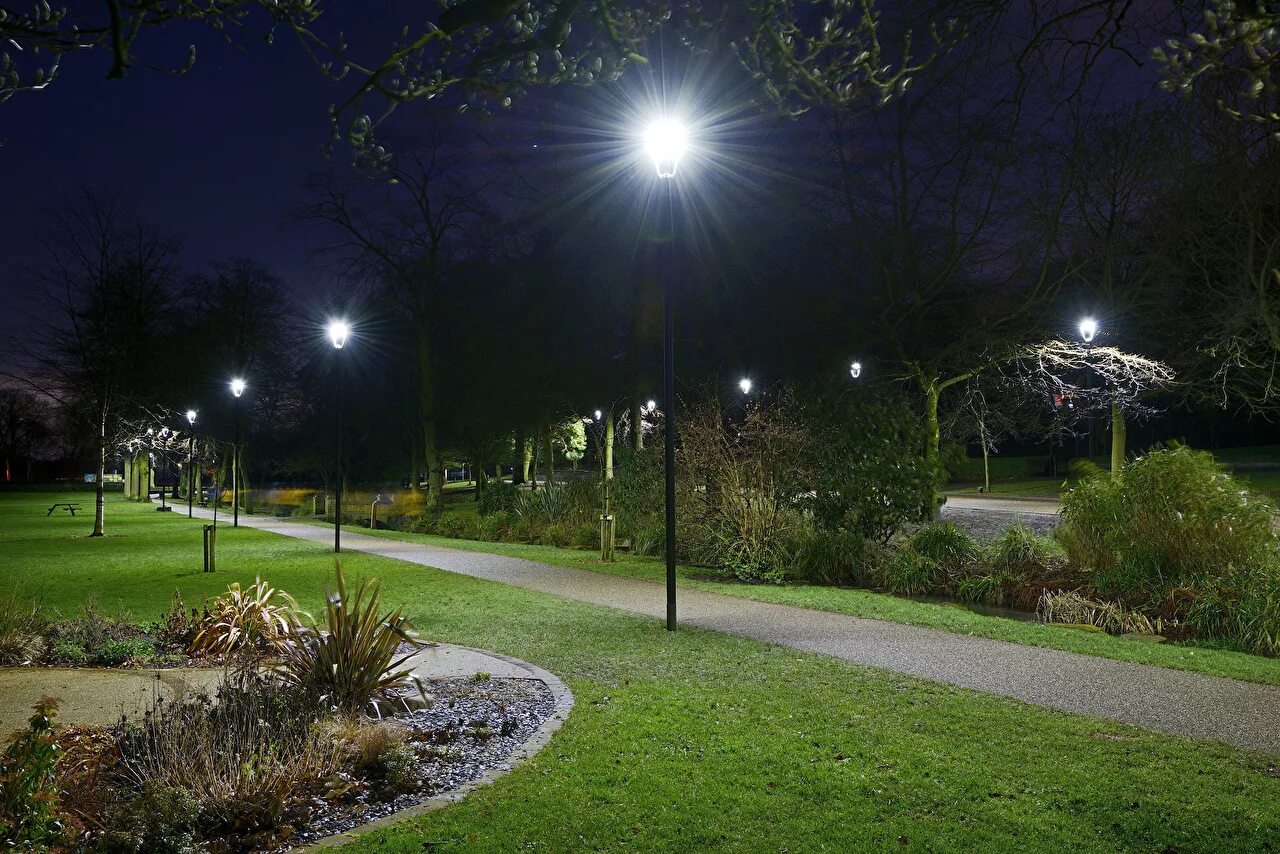 подсветка садовых дорожек. декоративное освещение парка. парк фонарей бейдайхе. аллея с фонарями. освещение дорожек на даче.