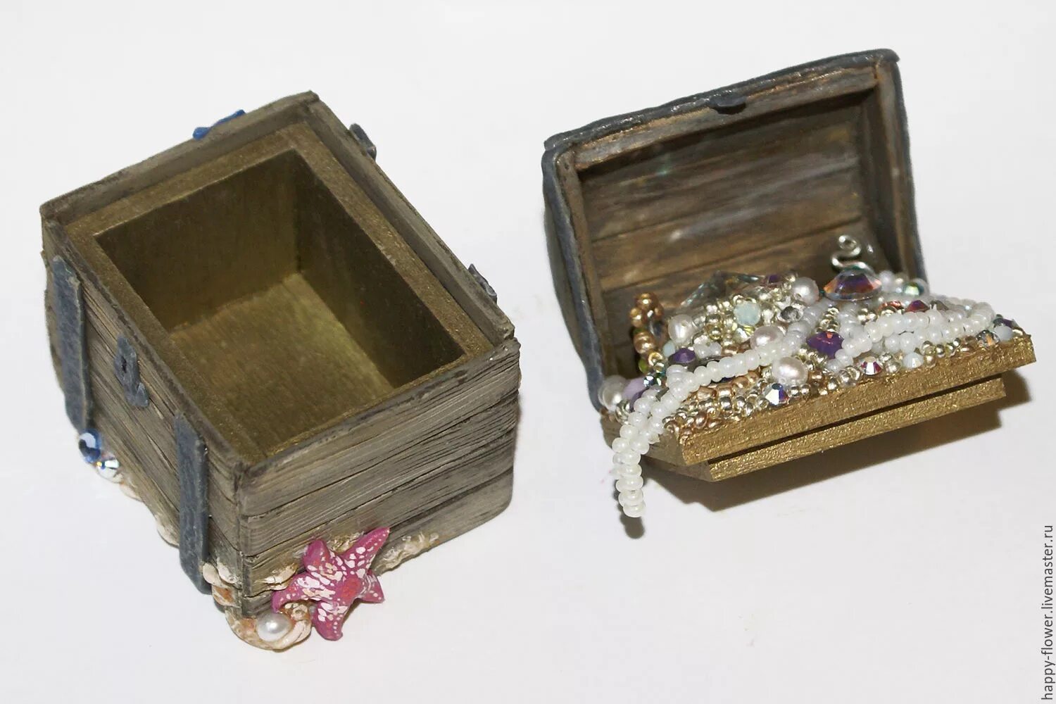 Сундучок с драгоценными камнями. Сундук с драгоценностями. 007535). Спрятанный сундук. Сундук ларец.
