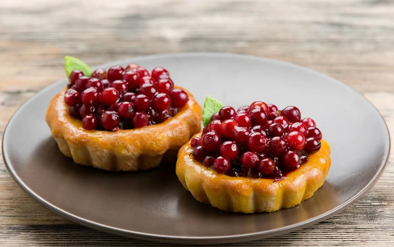 Печеные яблоки. Запеченные фрукты вкусные. Печеные ягоды. Запеченные ягоды. Свеча ароматическая печеная айва.