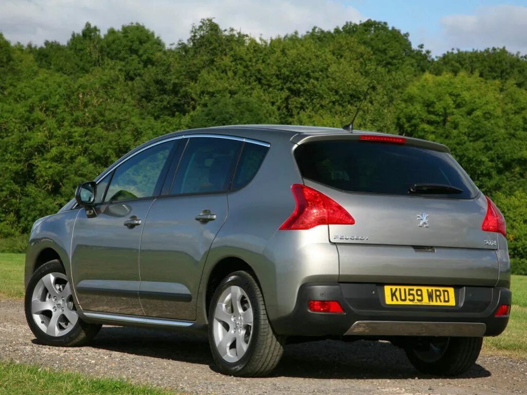 Щетки на пежо 3008 2 поколения. Peugeot 3008 2010. Peugeot 508 лобовое стекло. Peugeot 3008. Лобовое стекло.
