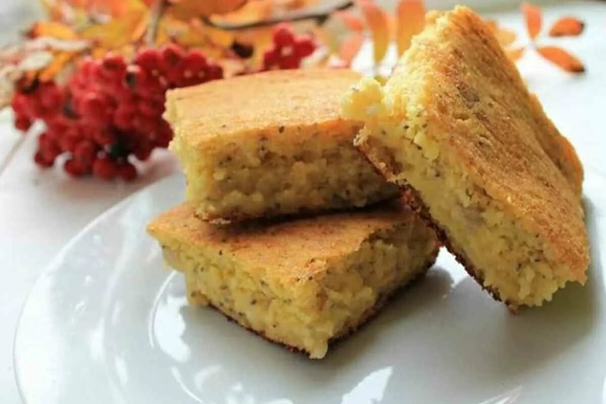 Кукурузный пирог на кефире. Кукурузный манник. манники из манной каши. манник из манки. каша из манника.