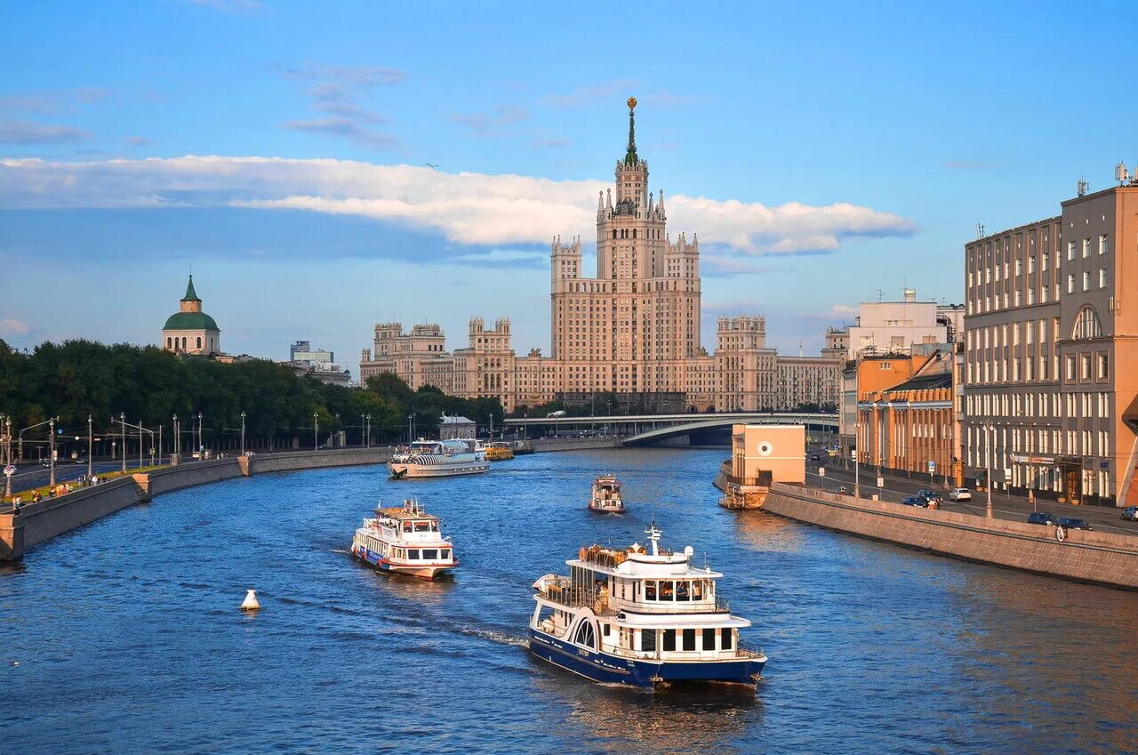 Большая река в москве. Москворецкая набережная Москва. Набережная Москвы-реки Москва. Реки Москва реки набережная. Набережная Тараса Шевченко Москва река.