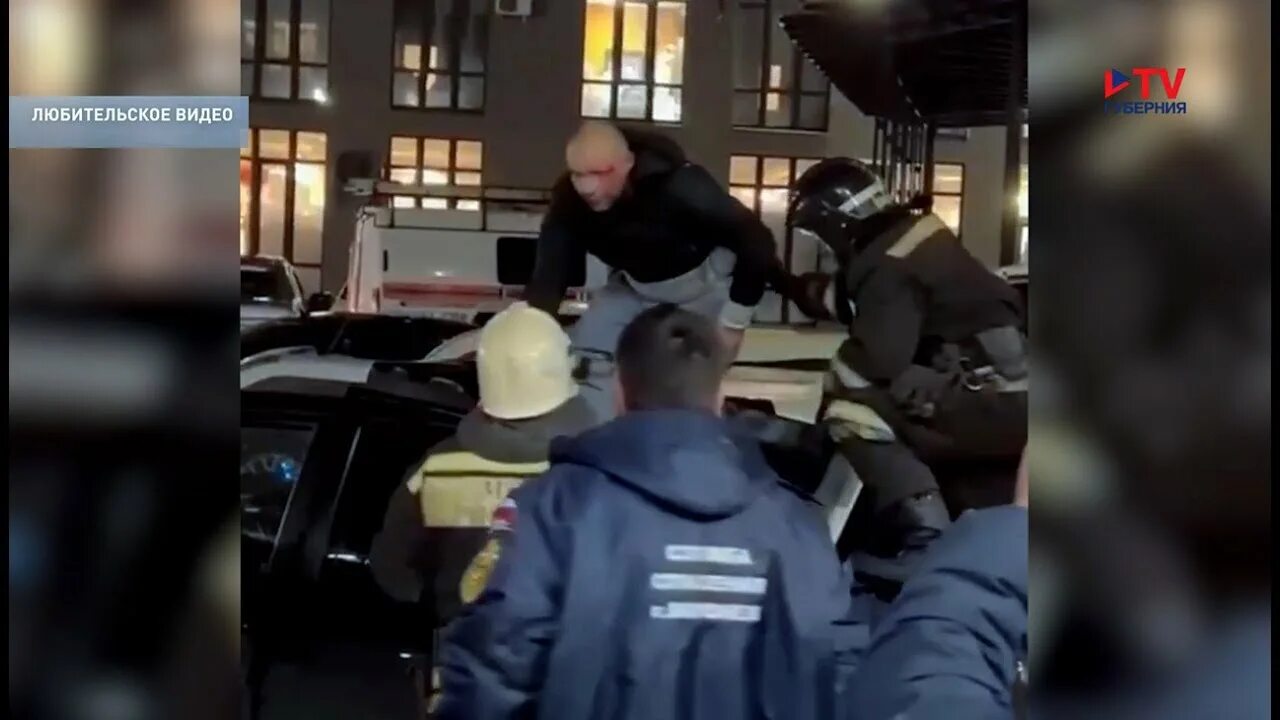 Воронеж выпавший из окна. Участок полиции. мужчина выпал с 19 этажа воронеж.