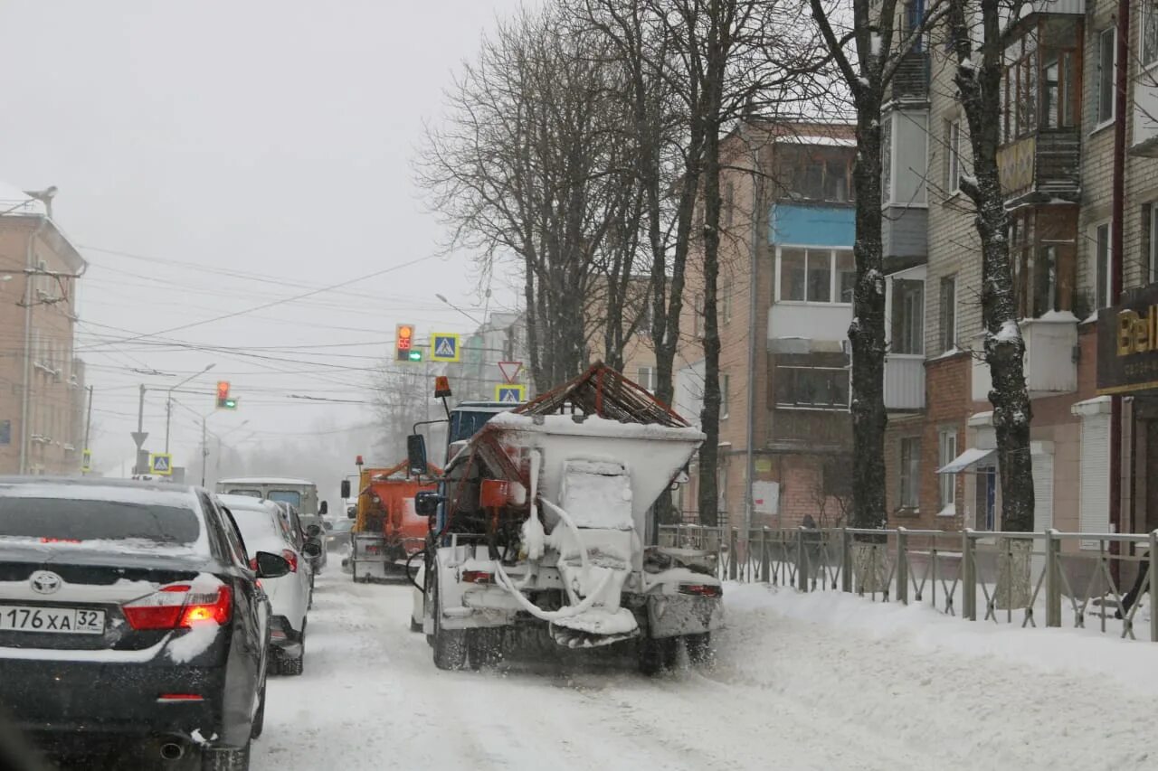 Сайт брянск сегодня. Снегопад в Брянске. Снег в Брянске сегодня. Циклон в Брянске. Снегопад в Брянске сегодня.