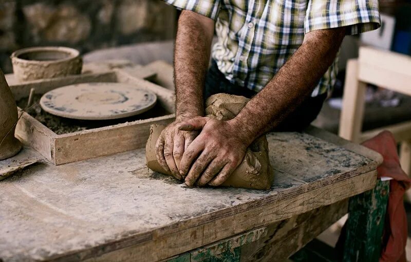 Кузница для детей. Кузница в старину. Кузнец в древней руси. Гончар керамист узбекистан. Блэксмит кузнец оружейник.