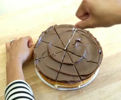 Как разрезать торт на много кусочков круглый