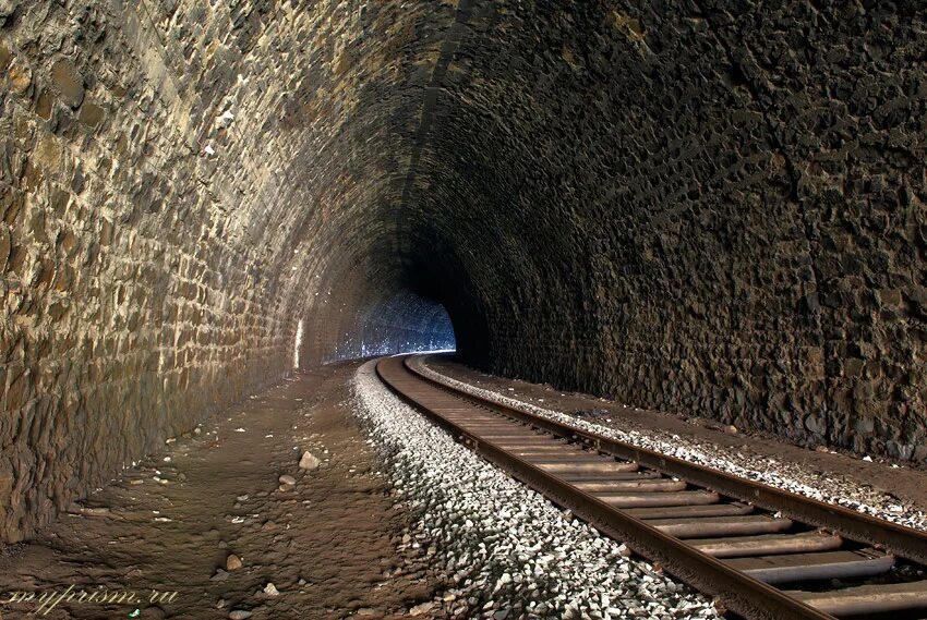 Подземная железная дорога. Железную дорогу под землей. Мацестинский тоннель. Подземная железная дорога сериал 2021. Горный железнодорожный тоннель.