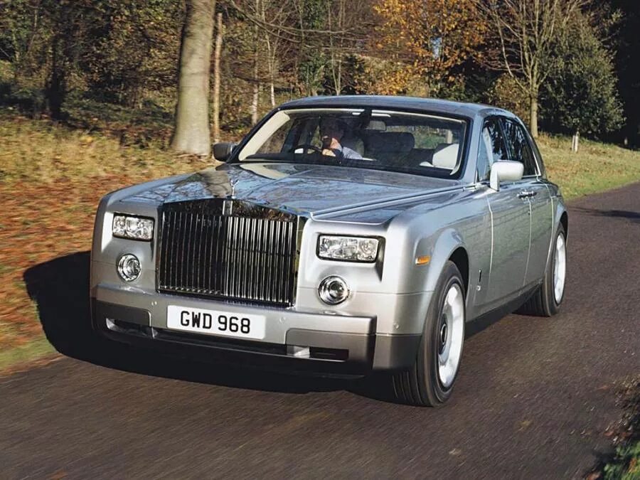 Старые роллс. Rolls Royce Phantom 2. Роллс Ройс 2003. Роллс Фантом 2003 года. Роллс Ройс старый кузов.