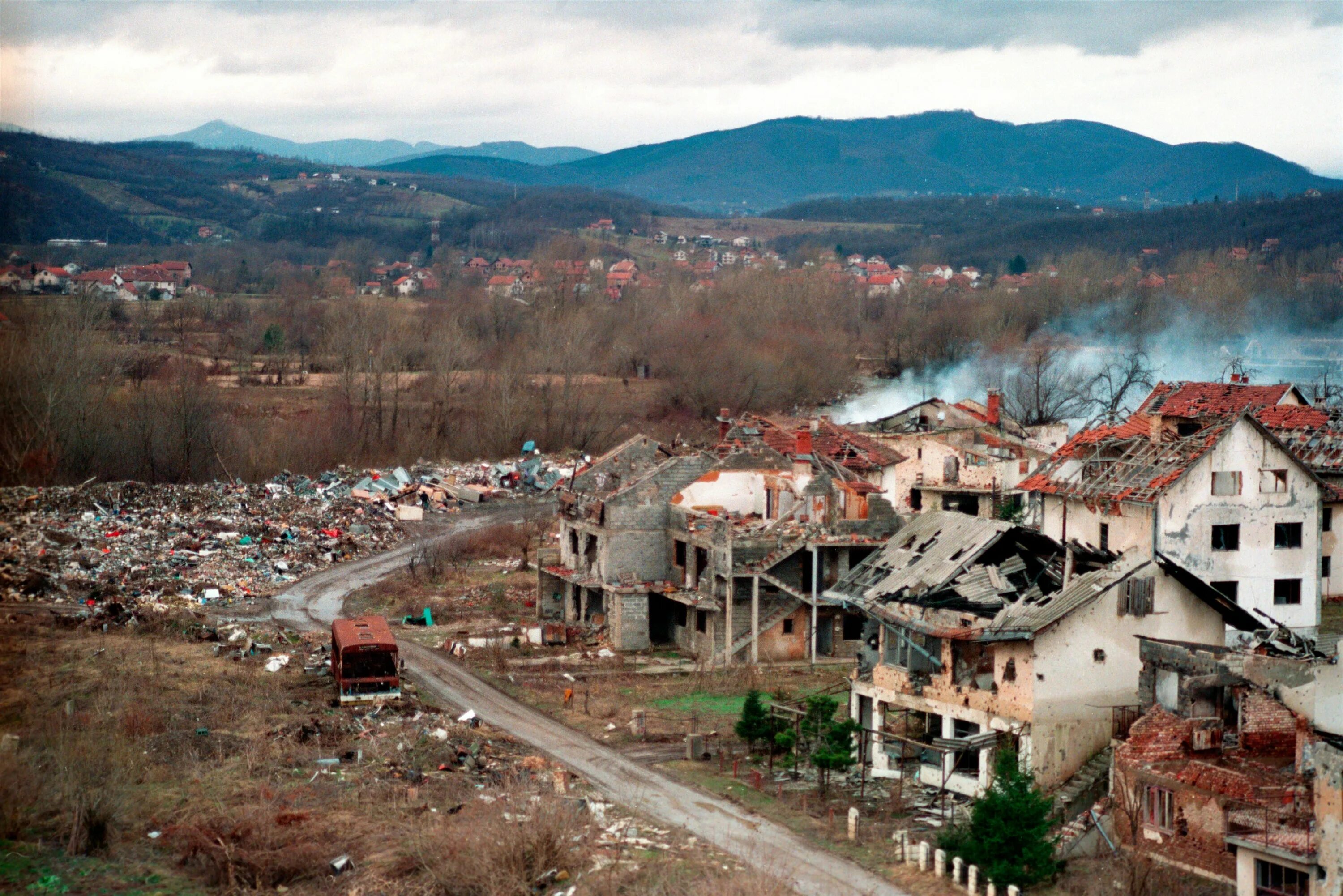 25 лет бомбардировок югославии. Югославия бомбардировки НАТО. Бомбардировка Югославии 1999. Бомбёжка Белграда 1999.