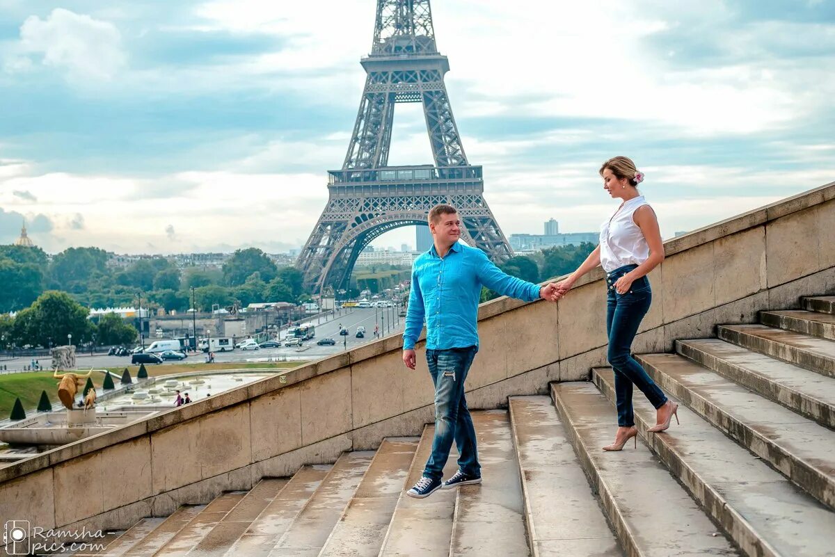 Фотосессия в париже. Рейчел Холлис в Париже. Фотосессия на фоне достопримечательностей. Фотосессия на фоне Эйфелевой башни. Париж люди.